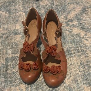 Miss Albright Brown Leather Women's Shoes with Floral Design